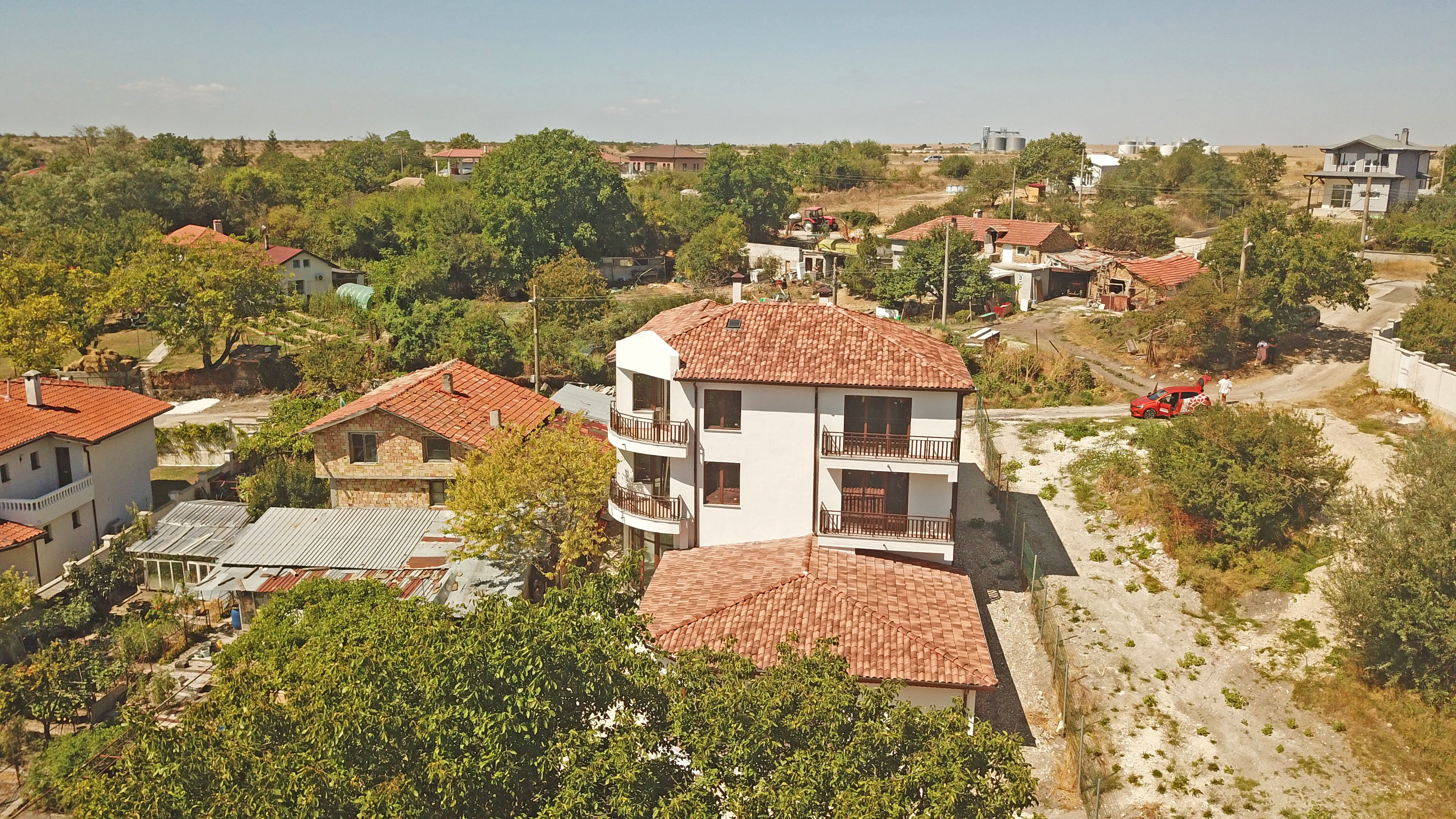 Многофамилна къща за продажба в село Калиманци