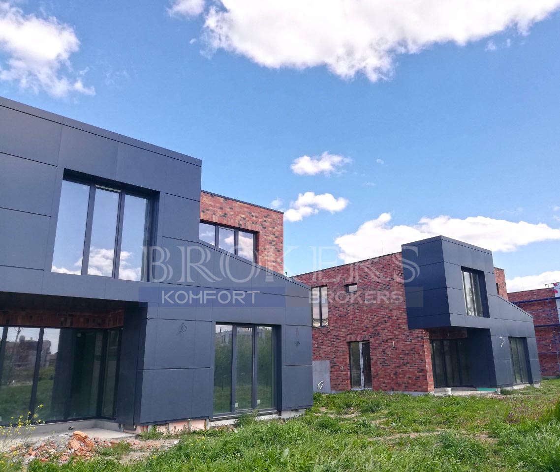 Новостроящи се къщи в кв. Виница