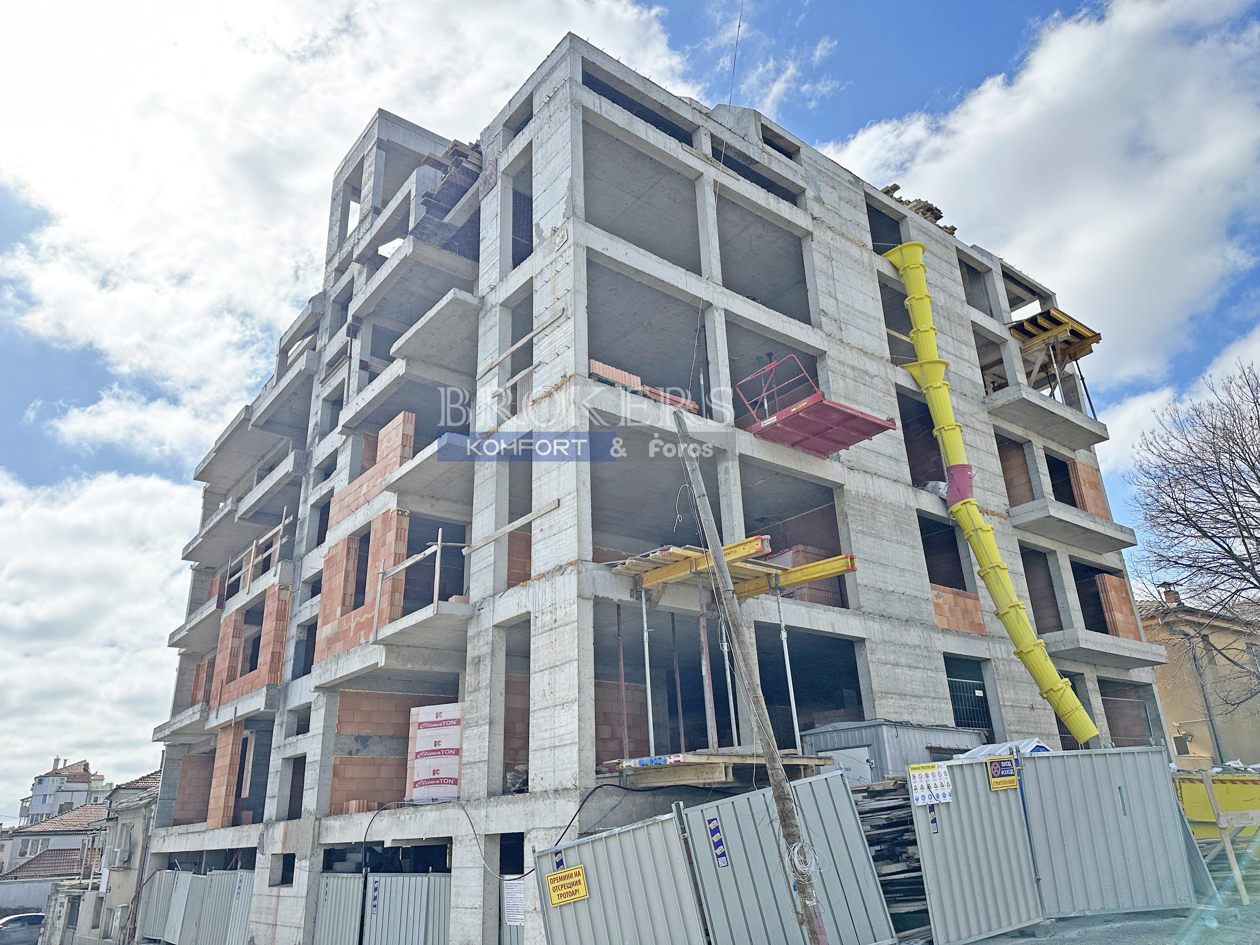 Жилищна сграда в Цветен квартал 