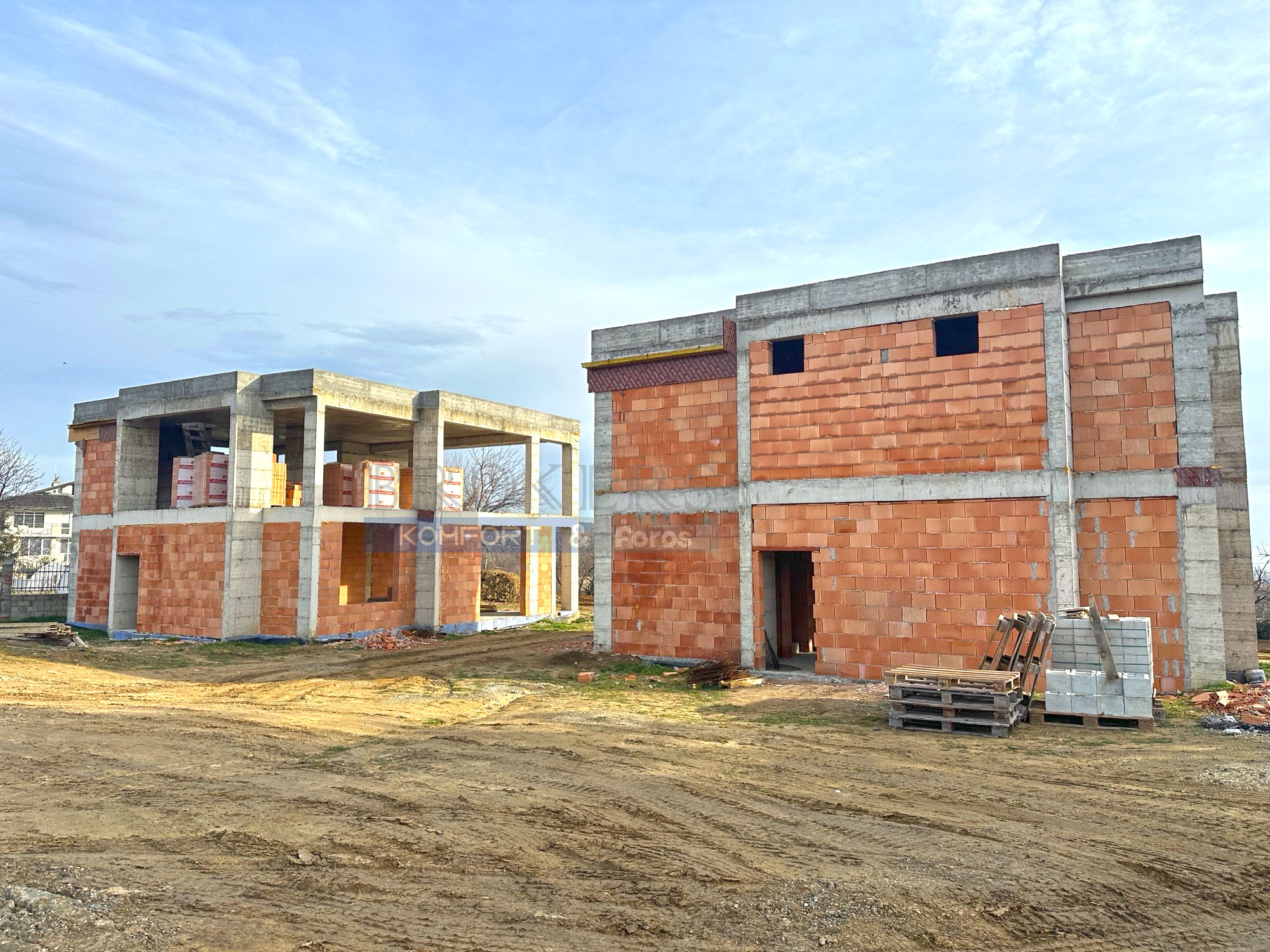 Комплекс от четири къщи в м-ст Траката