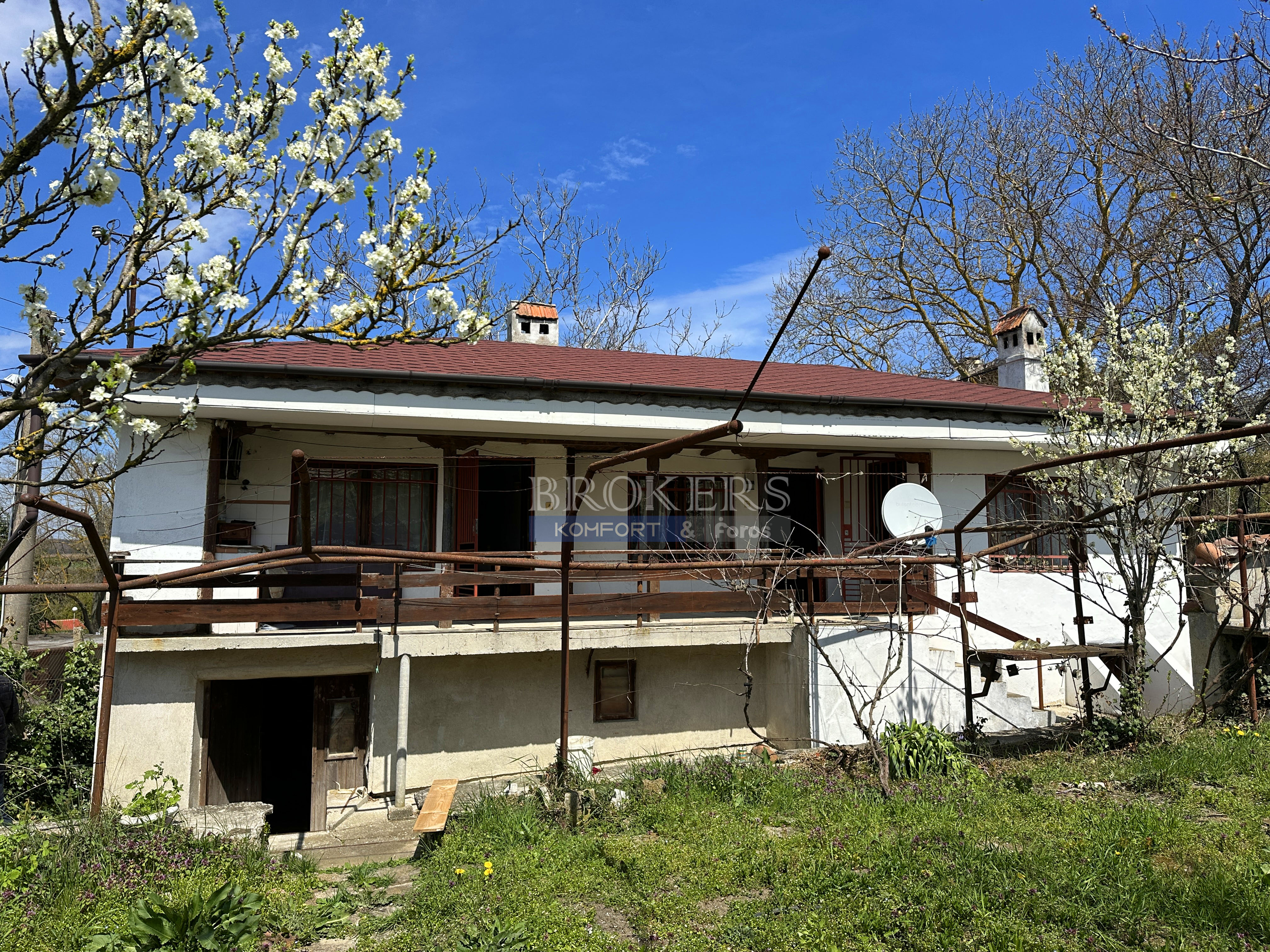 Къща с потенциал за развитие в с. Куманово, гр. Варна