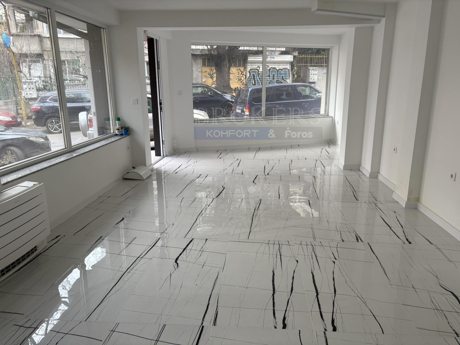 Търговско помещение в района на Опера-Варна