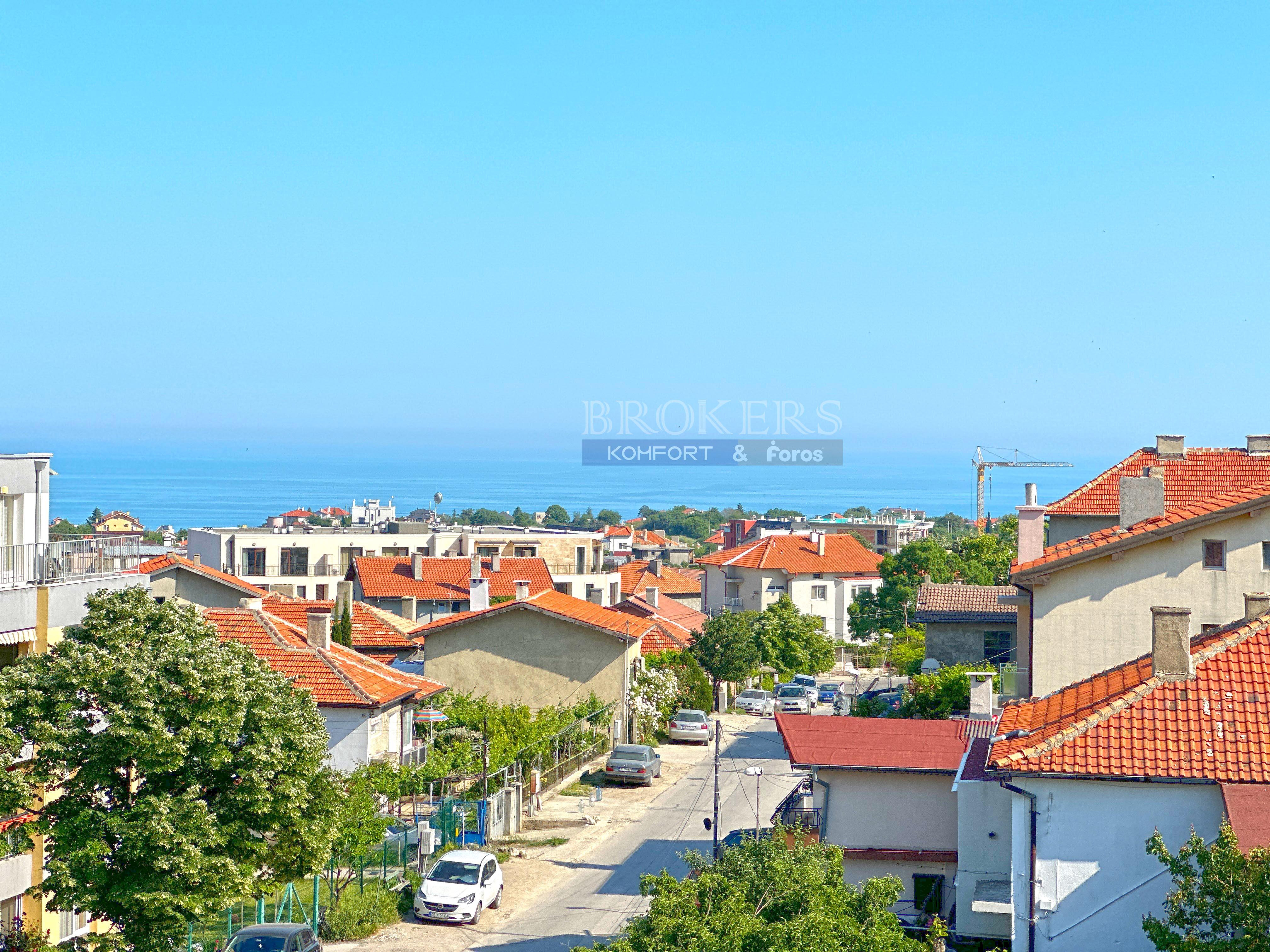 Тристаен обзаведен апартамент в кв. Виница 