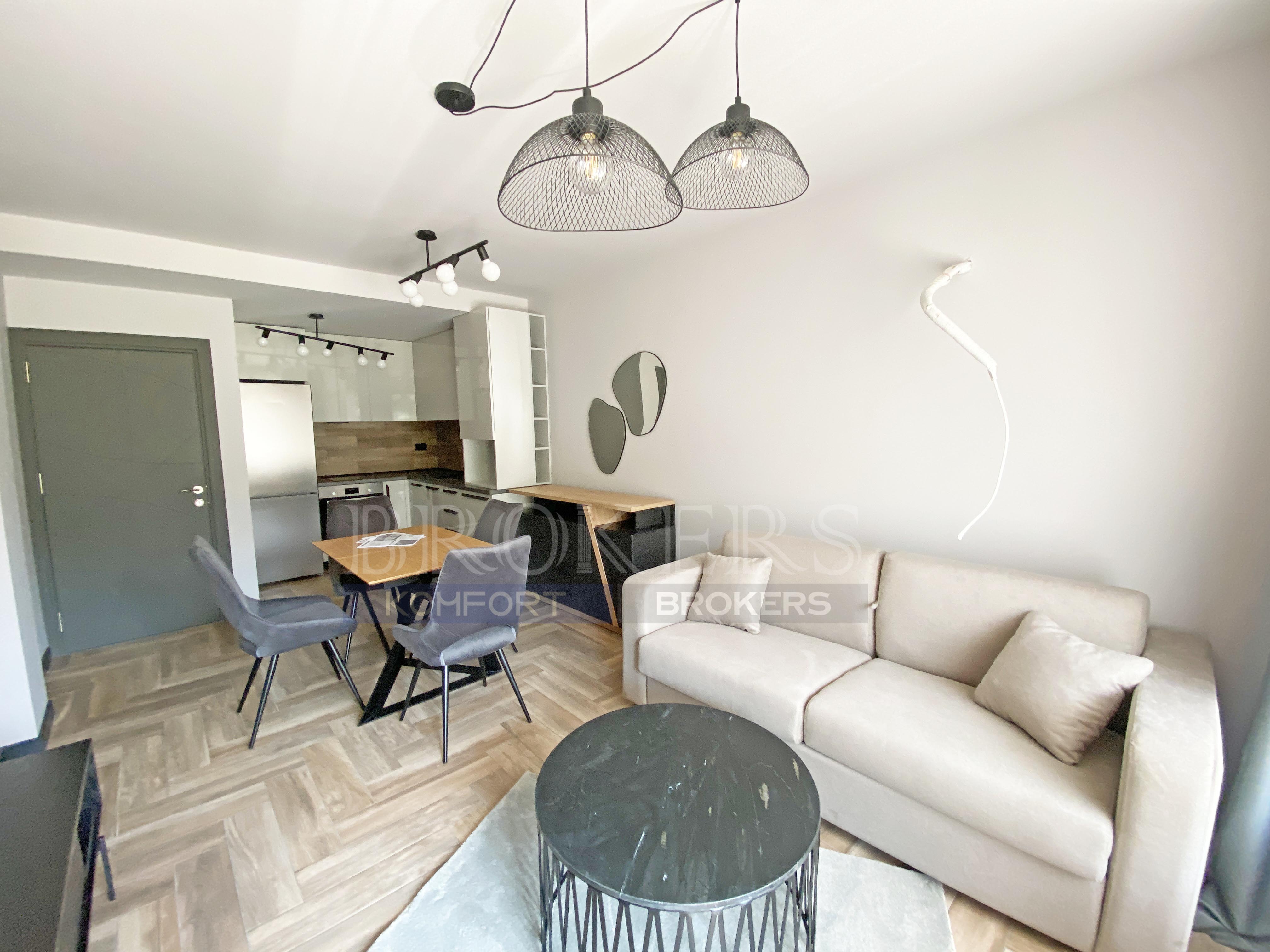 Двустаен апартамент с голяма веранда –м-ст Евксиновград  