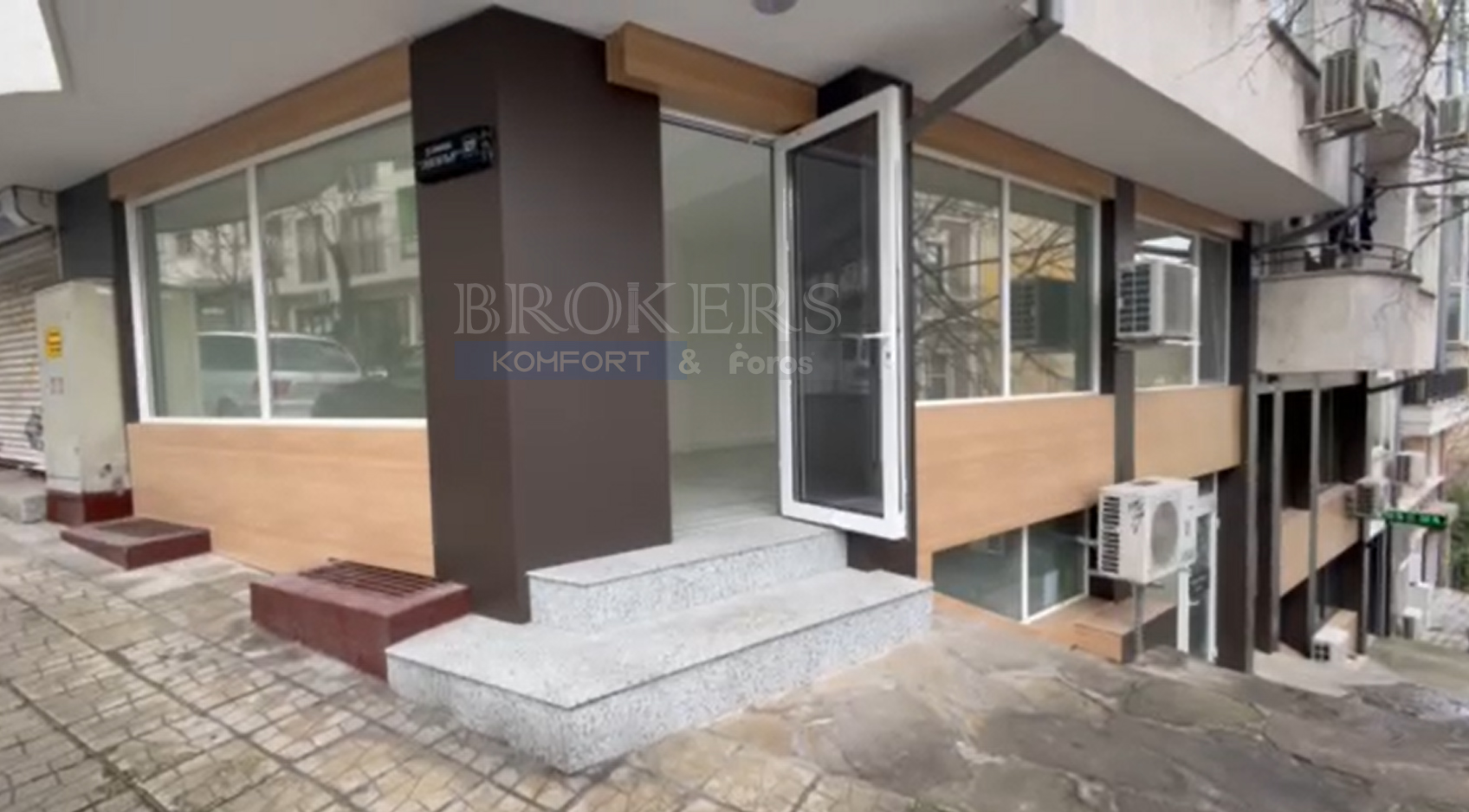 Търговско помещение в района на Опера-Варна