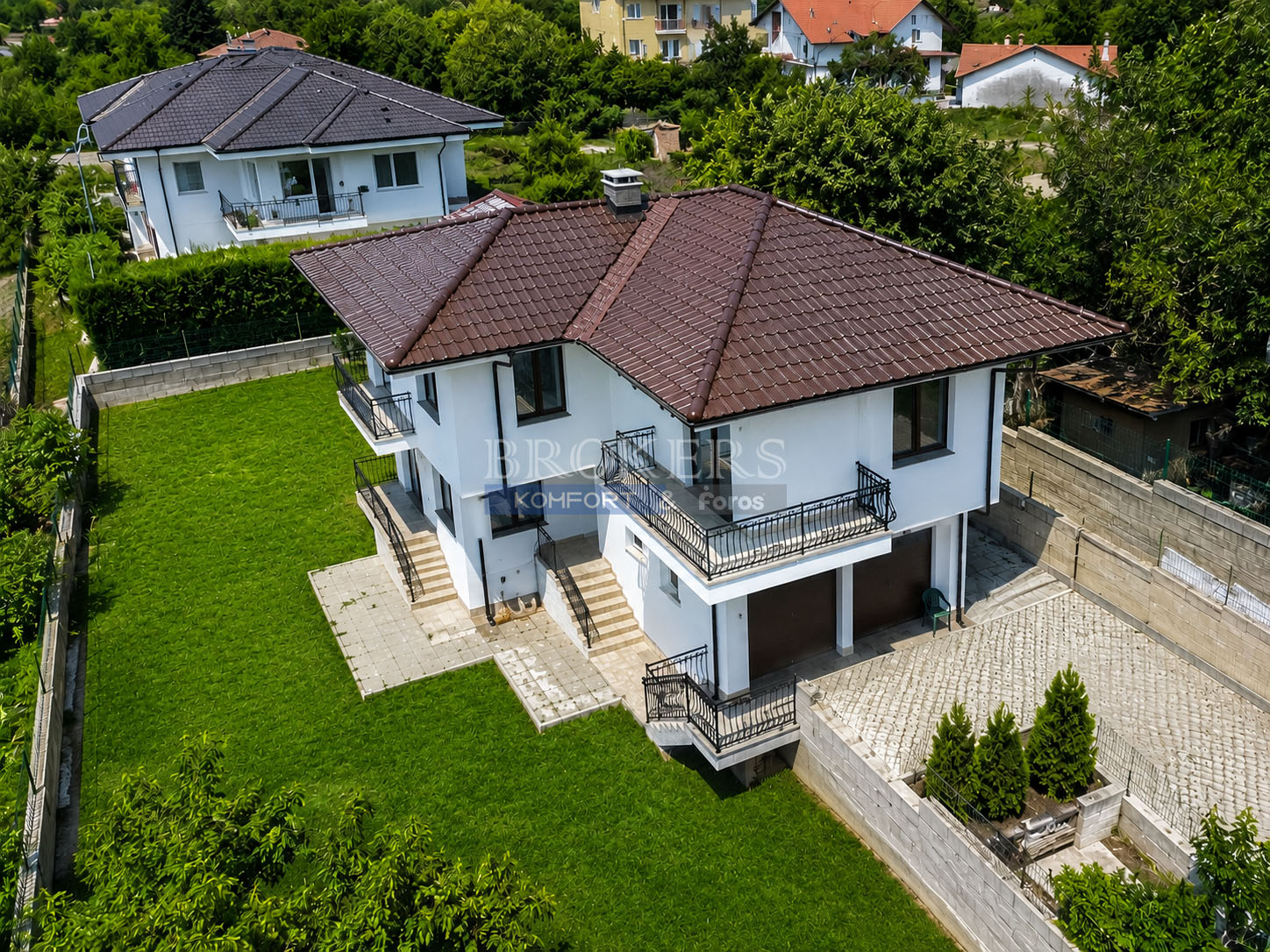 Двуетажна къща за продажба в м-ст Боровец 