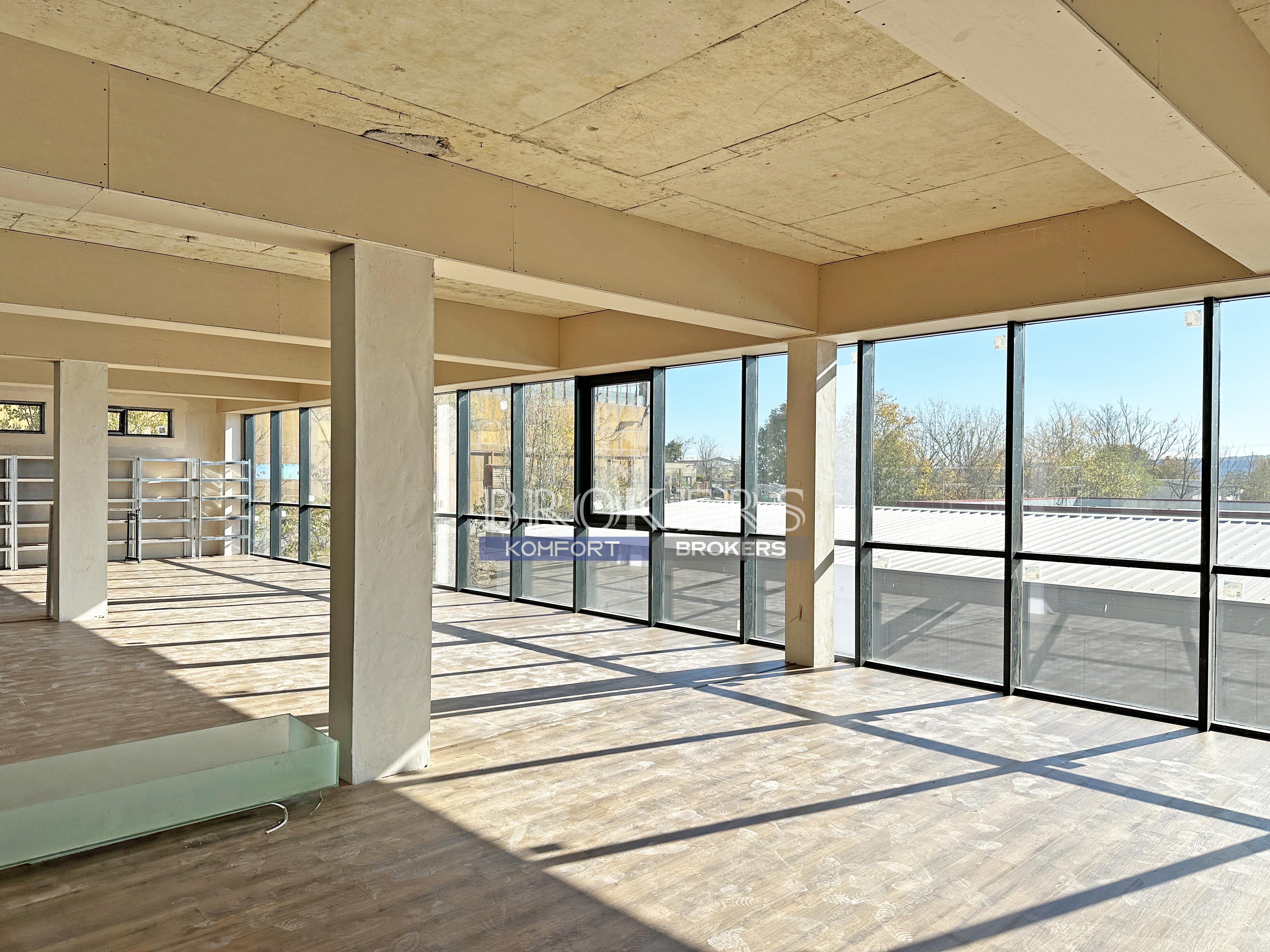 Офис помещение с гледка към Варненското езеро