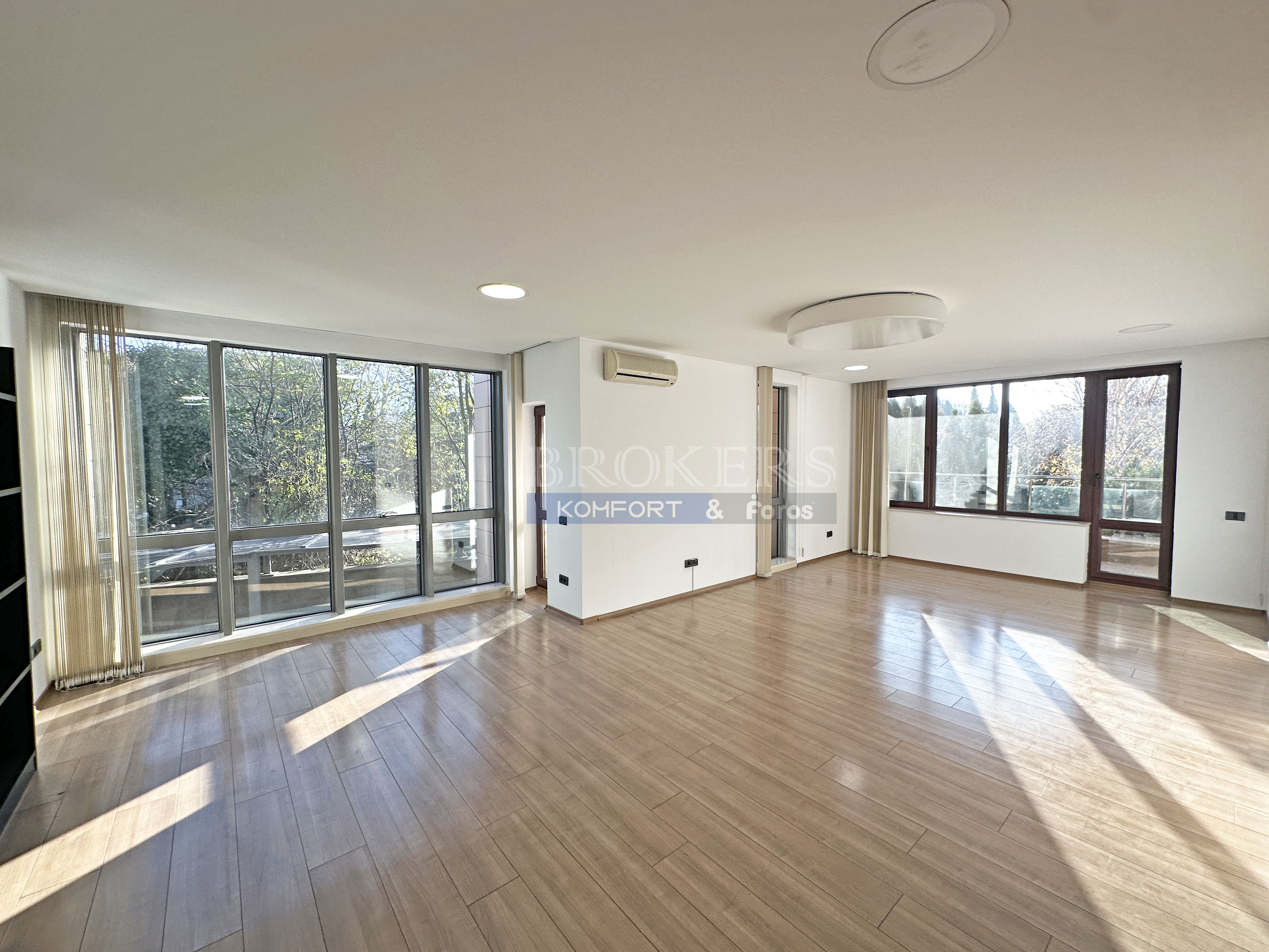 Офис помещение под наем в Морска градина - Варна