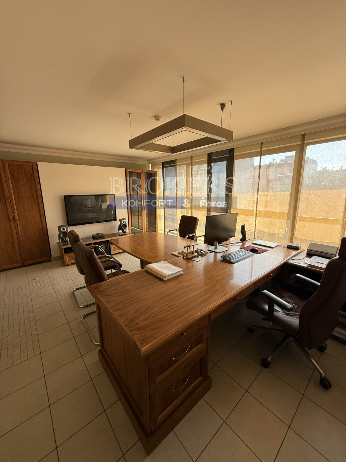 Луксозен офис за продажба в централен район