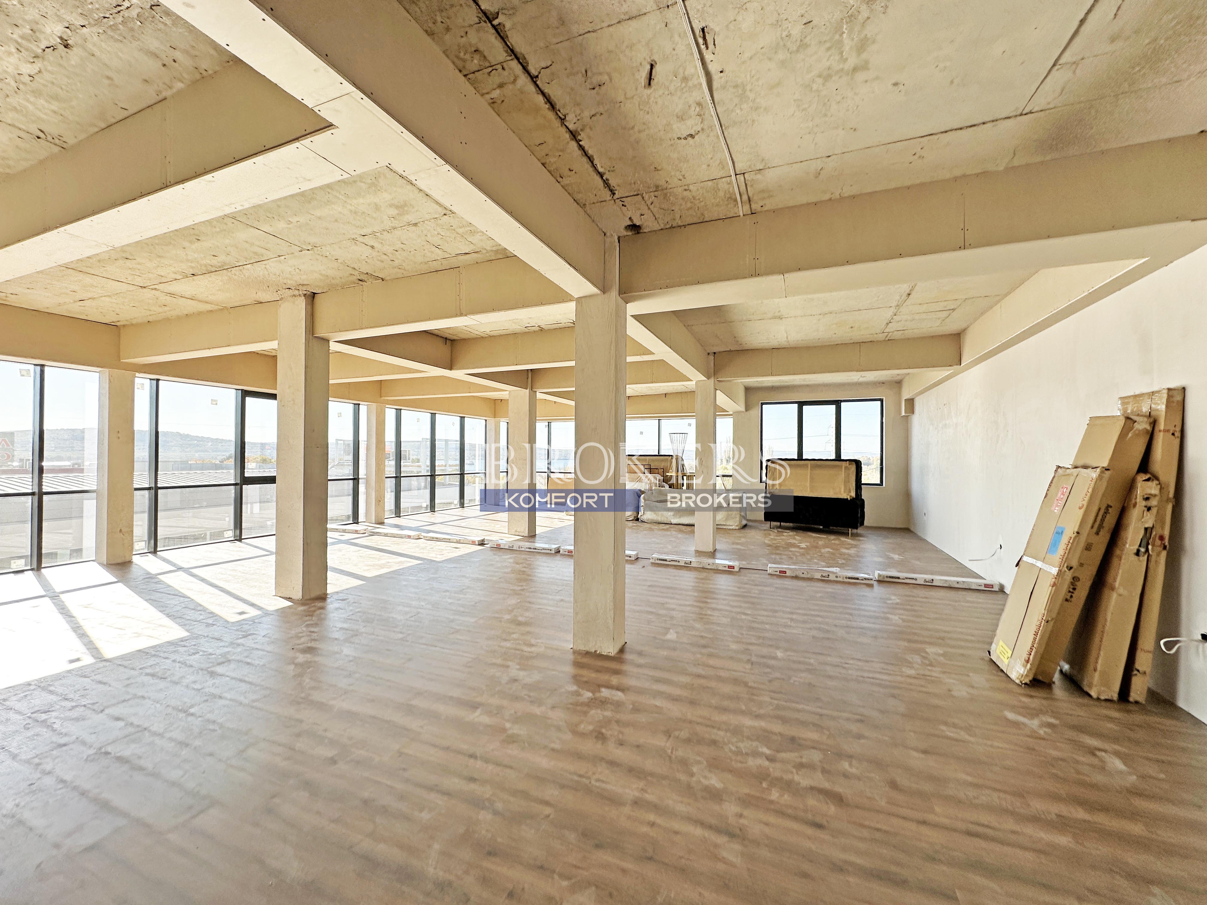 Офис помещение за продажба в Западна промишлена зона - Варна