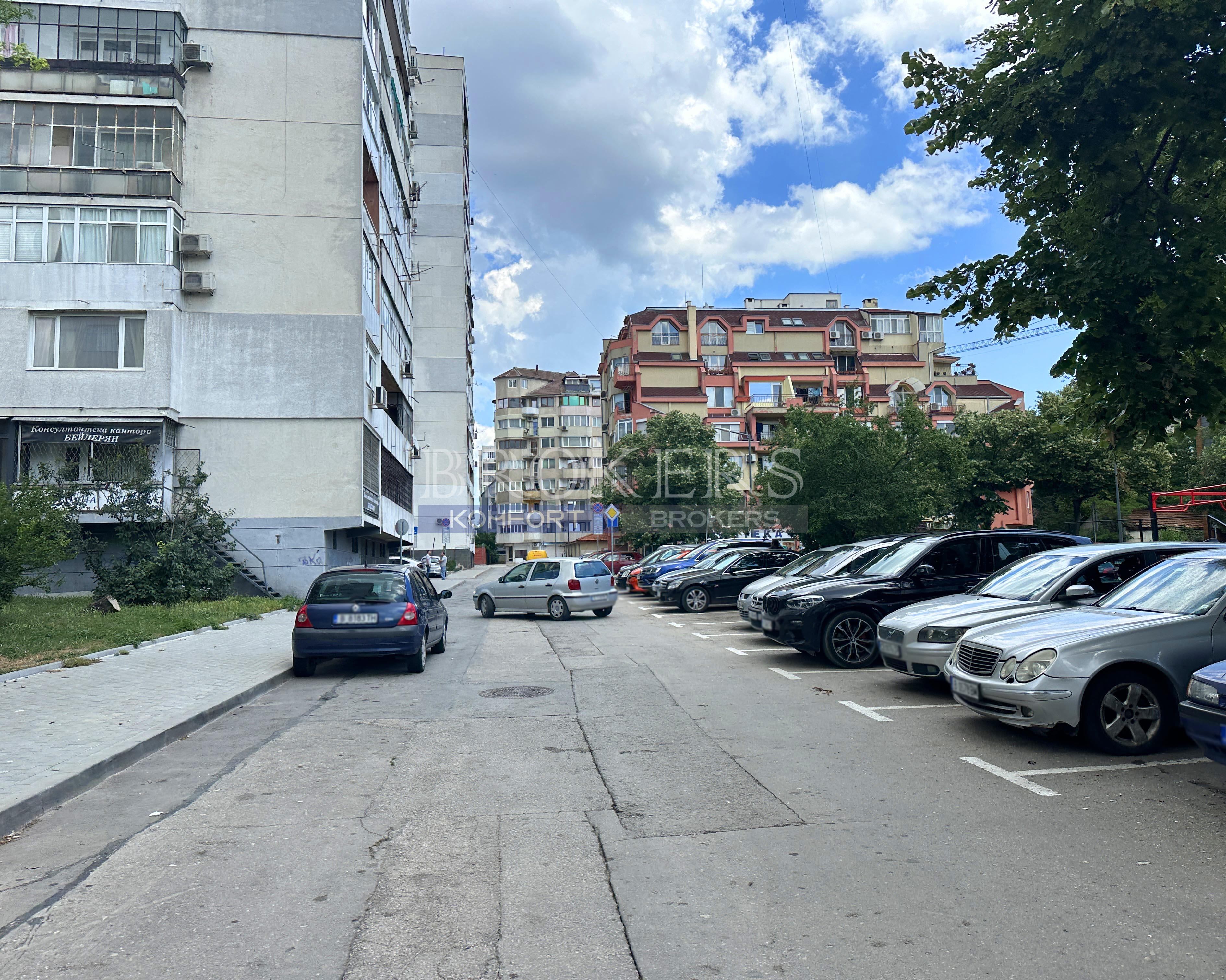 Четиристаен апартамент в центъра на гр. Варна